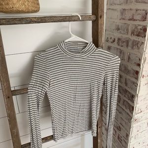 Gray and white cropped turtle neck